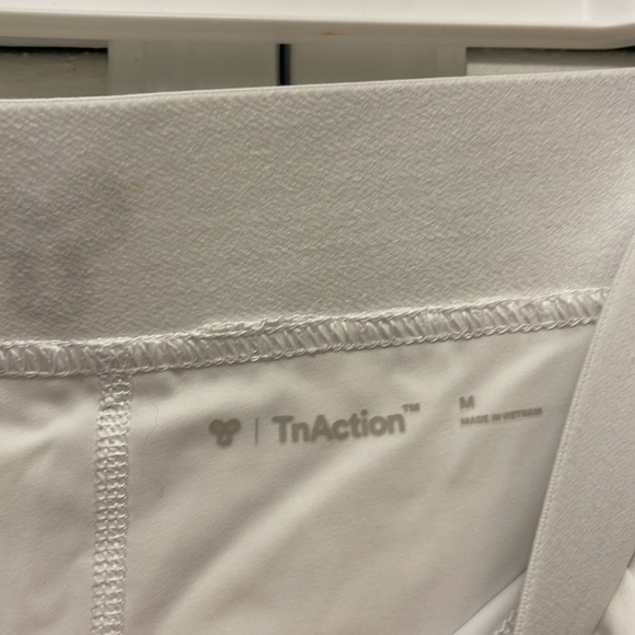 aritzia tennis skort in white - Picture 3 of 4